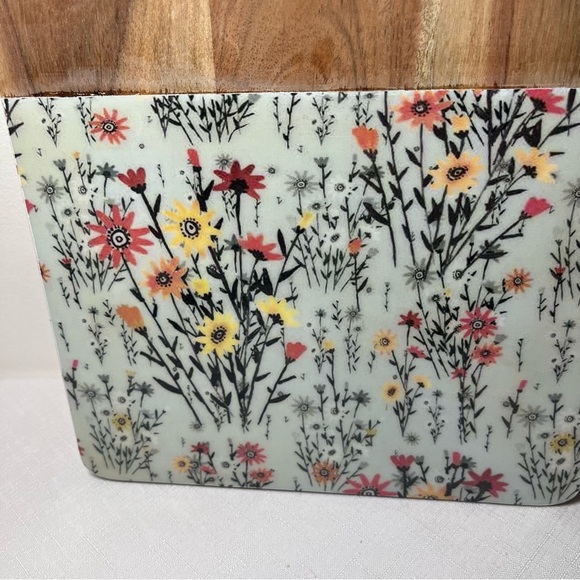 Floral Wooden Chacouterie or Cutting Board with Rope Handle. New - Picture 2 of 5